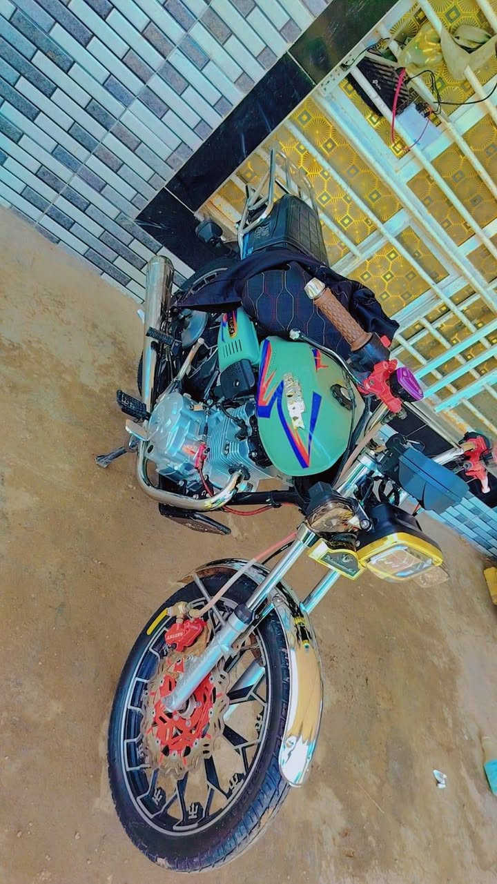 يا الله سلام عليكم دراجة سيفان البيع موديل ٢٤ مكفوله كفاله عامه دراجه جديده وما متعوبه دراجه حلوه كهربايات كله شقال بشرط انضف من الصور بصمات شقاله عن بعد كهربايات كله شقال دراجه خير من الله ما ماشيه هواي دراجه انظف من الصور السعر ٧٠٠ وبيه مجال شراي اتصل وبيك خير وتدلل ***********
