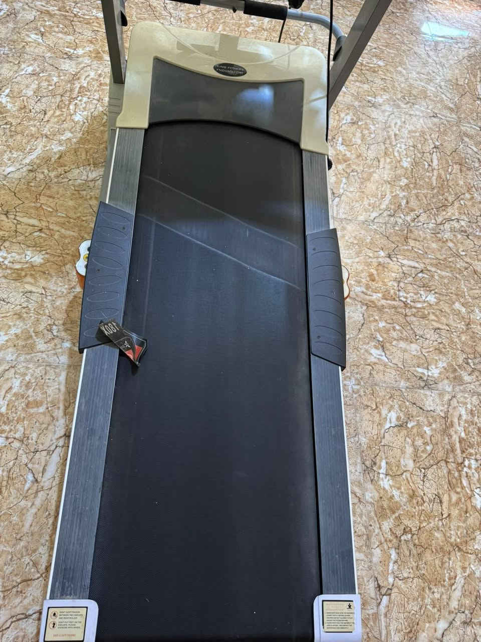 للبيع جهاز سير كهربائي (Treadmill) منزلي
جهاز نظيف وشغال بحالة جيدة، مناسب للمشي والركض داخل المنزل.
✅ شاشة رقمية تعرض بيانات التمرين
✅ مفتاح أمان
✅ مسكات لقياس النبض
✅ هزاز مع حزام للتنحيف
✅ مناسب للاستخدام اليومي
سبب البيع: عدم الحاجة إليه.
السعر 300 الف وقابل للنقاش
‏‪***********‬‏ 
رقم الهاتف
