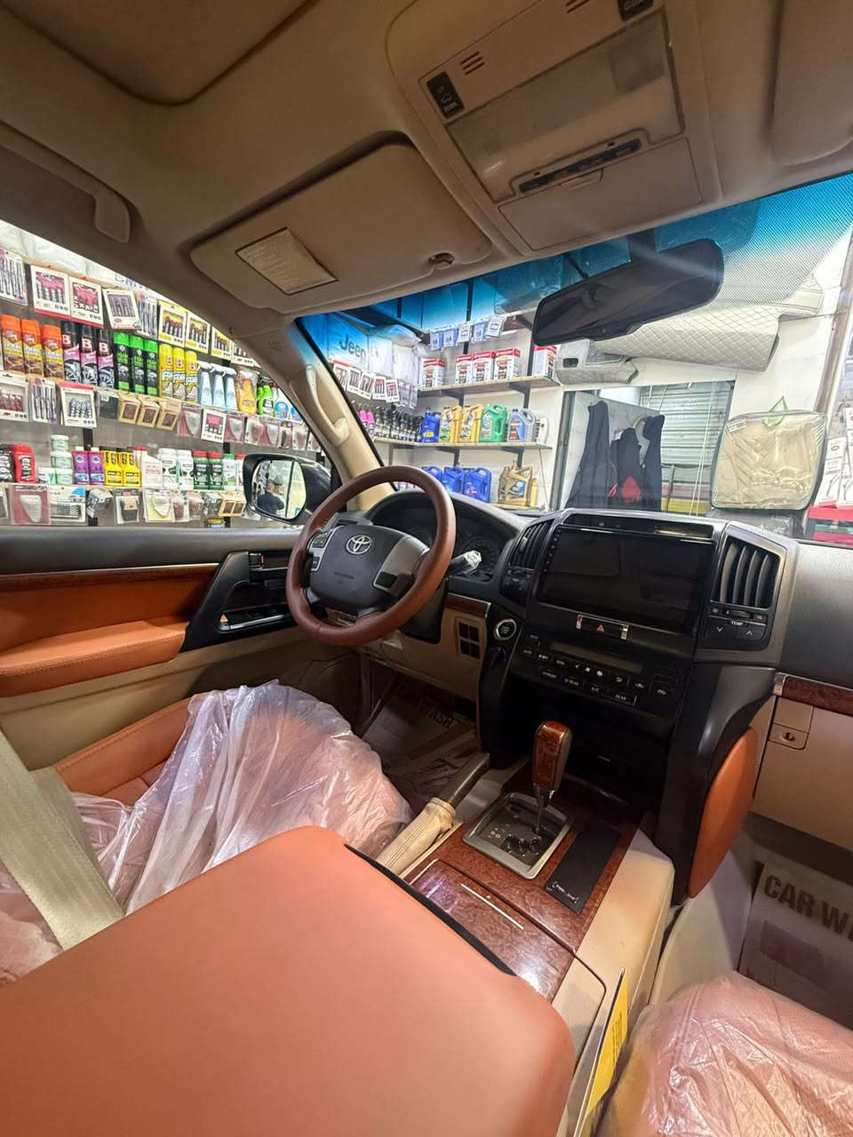 تيوتا لاند كروز 2013 ساز  رقم بغداد
لون ابيضّ 
فول مواصفات 
كشنات جلد 
كشنات كهرباء 
فتحه  سقف 
كامرة خلفية 
حساسات خلفيه 
حادث السياره تبديل بنيد + جاملغ بلادي نفس اللون بدون صبغ
عنوان السياره بغداد _حي الحسين 
رقم صاحب السياره  ‭٠٧٧١ ٠٣٠ ١٠٦٧‬
 السعر ٣٣٠ $وبيها مجال 
للتواصل على الرقم فقط إني مكلف بالنشر
