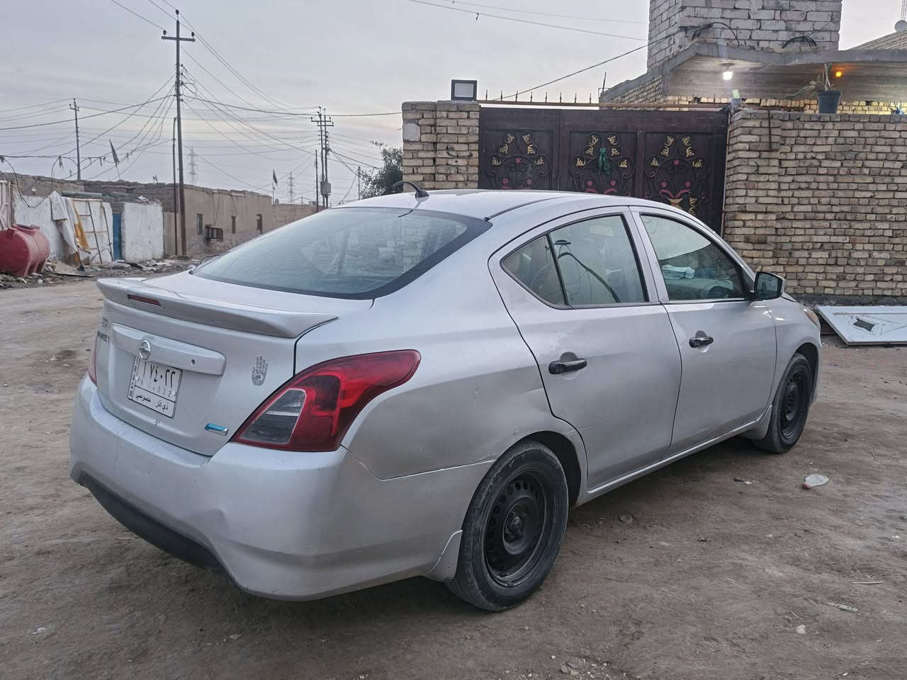 نسيان صني هندي مديل 16 سياره مكفوله بيه رشات صبغ قليل 
سياره جاهزه من كلشي محرك كير جداد حداديه جديده 
تخم تاير تبريد ثلج سياره جهازه بسمي مداور ثاني يوم سعر 80وبيه مجال مكان ناصرية ***********
