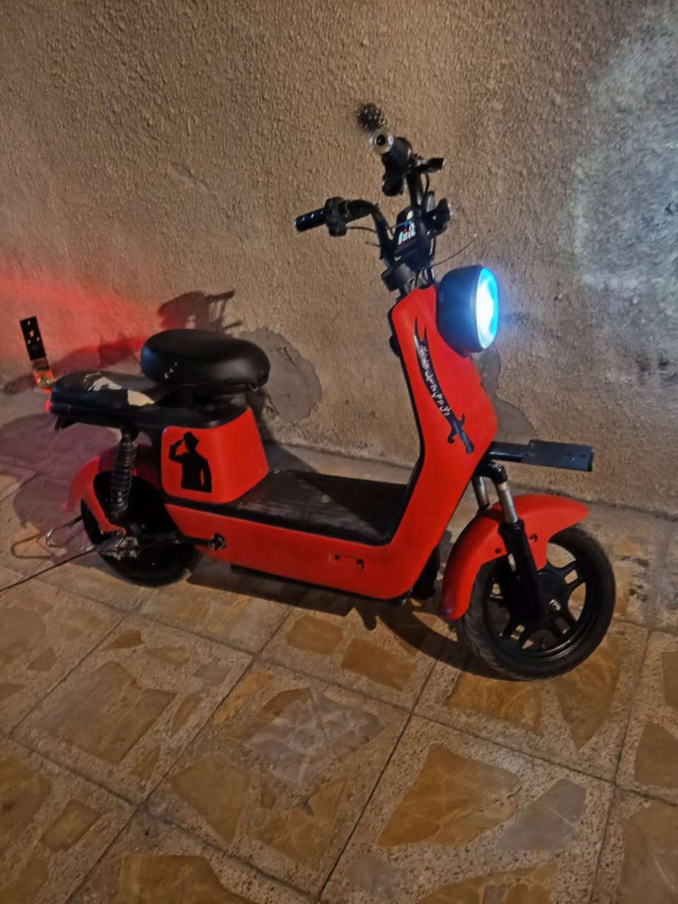 دراجه حجم 14
موديل 2024
سرعه 45 حقيقي 30
بطاريات 2 جدد اليوم بدلتهن 
بريكات كلش خفيفه تروح للمصلح يضبهن الك
دراجة RAYAN 
شاحنه تقره الشحن اصليه
لايت كلش قوي
بيها نشره بلايت من تطفي اللايت تشتغل
السعر مالتها 270 بيها مجال 
(اذا اكو مراوس راسلني) 
رقمي. 
***********
