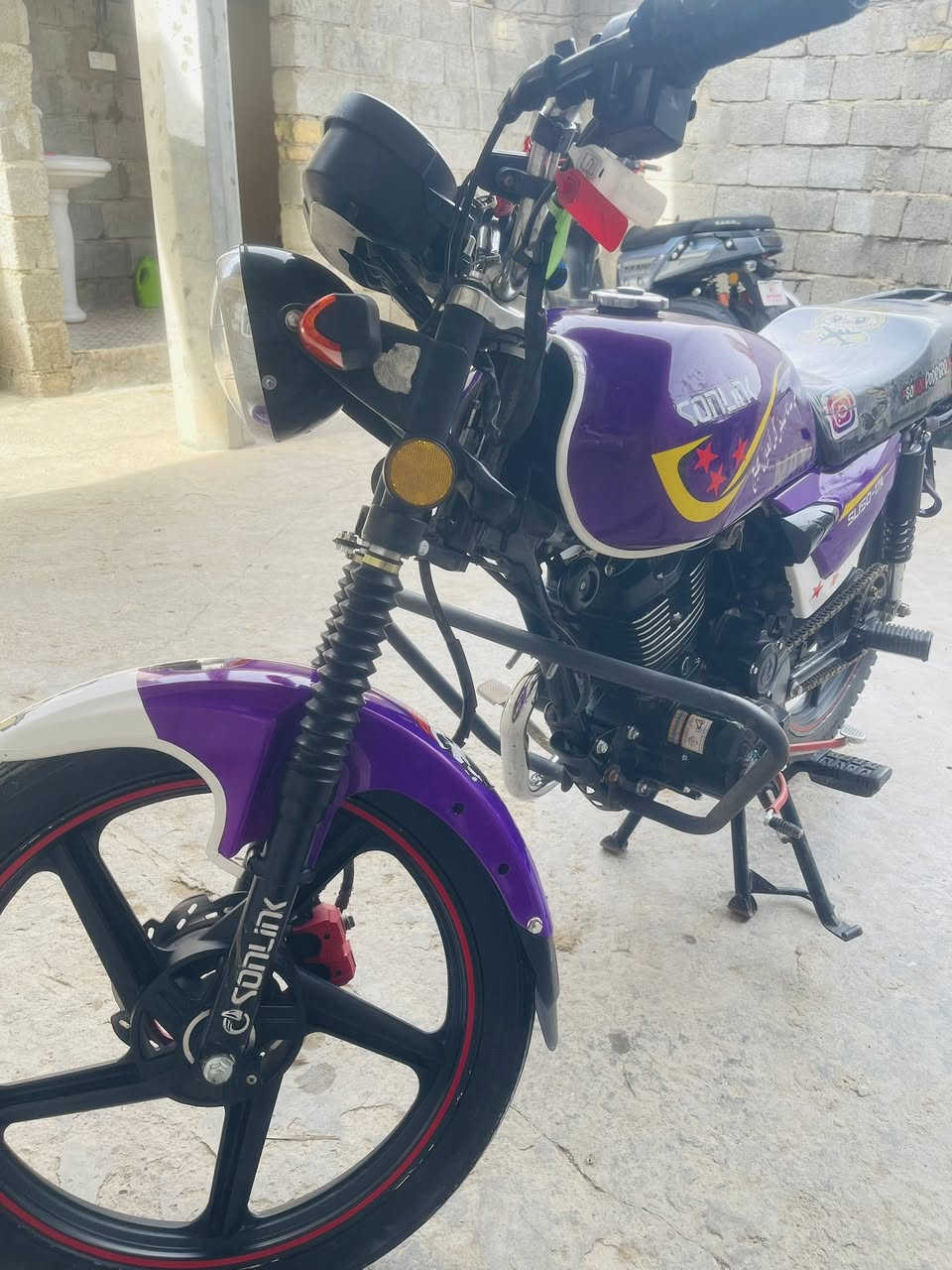 للبيع أو مراوس حسب القناعة 
موديل 2025 
محرك اسود   
نضافه فول  
محرك ما مفتوح 
سعر خاص


**إذا كنت صاحب هذا الإعلان وتريد حذفه لأي سبب، رجاءا أرسل رسالة إلى الدعم الفني**