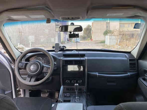 السلام عليكم من رخصة الأدمن                                                             للبيع جيب ليبرتي موديل 2012 السياره نضيفة ومرتبة استخدام شخصي السياره بيها خيط تبخير بس مو كايمه مبدللها راديتر جديد ب250 الف السياره مابيها اي مشاكل ميكنتها 6v 3600 رقمها كربلاء مشروع وطني السياره كامله ما بيها اي نقص انشاءالله، السعر 105 وبيها مجال لل شراي مكاني بغداد الدورة الشراي يتواصل واتساب ادزله معلومات عن السياره وهذه رقمي ***********
