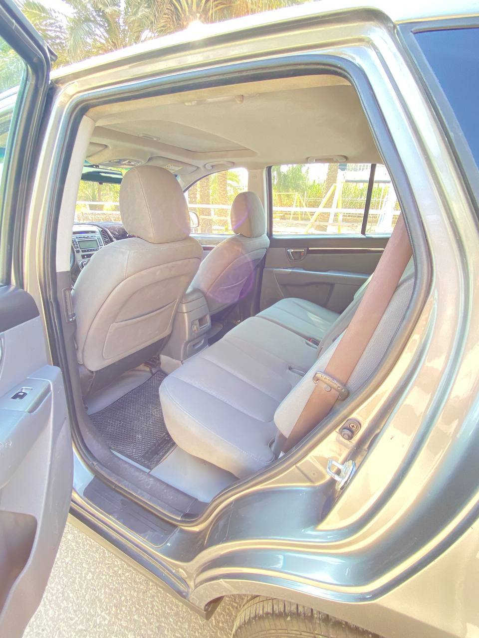 يا الله
السلام عليكم سنتافيا 2012 رقم بغداد الدولي 
محرك 2400 دوش كفاله كير كفاله تبريد فول 
صدر بحاله جيده فتحه بالقمارة وتحكم ستيرن
السيارة نضيفه وجديده ضرر فقط الباب بدون دواخل
 وباقي الصبغ توحيد لون بدون دواخل 
مكان السيارة ديالى بعقوبه 
السعر 127 وببه مجال
 رقمي ***********
