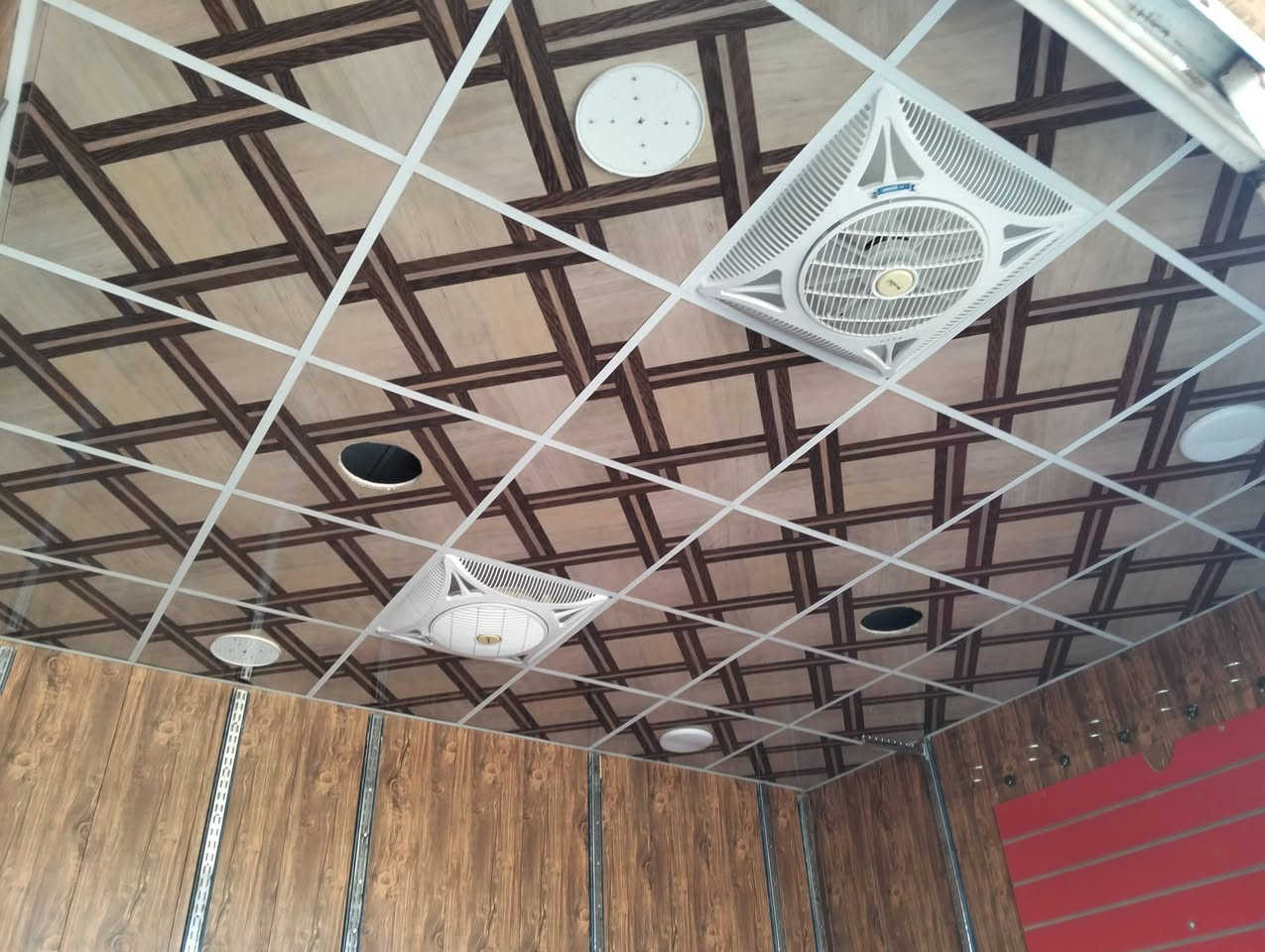 السلام عليكم كرفان للبيع ***********
