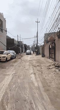 سلام عليكم بيت للبيع 100متر قرب جامعة كربلاء فريحة منطقة الايح سعر 55وبيه مجال يقرب عن لامام5كيلوات رقم ***********
