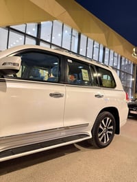 لاندكروز 2019مكفوله جديده على وضع شركة  ضمان شركة ساز  SAS فول مواصفات...