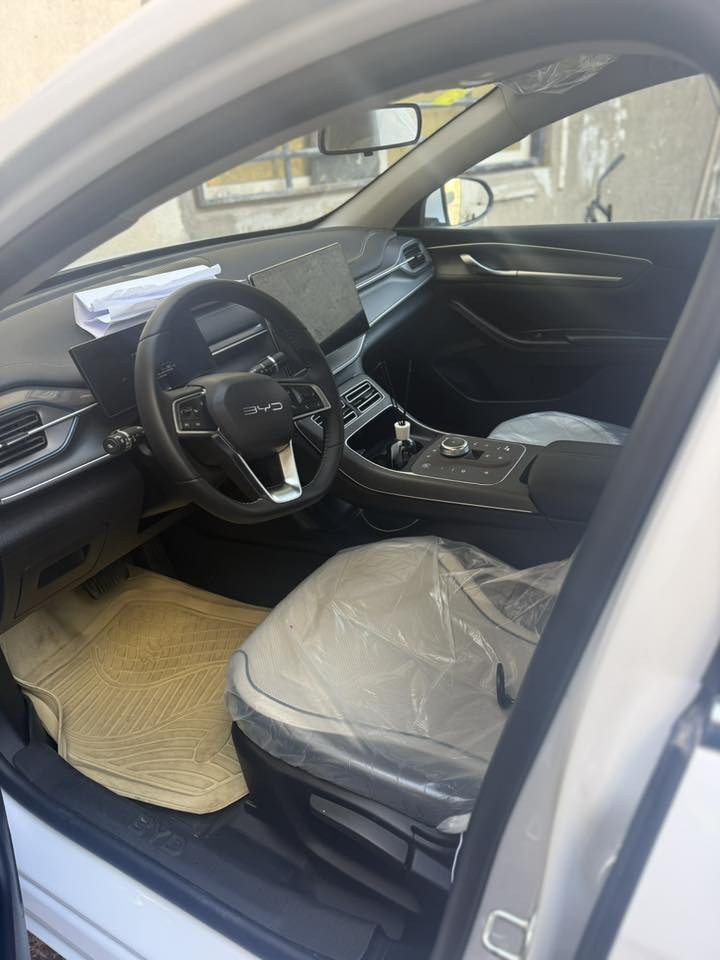 بي واي دي دستررير ماشيه 3000 صار بيها بارد بالنيد بأسمي السعر 18مليون و600 *********** مكان السيارة محافظة ميسان
