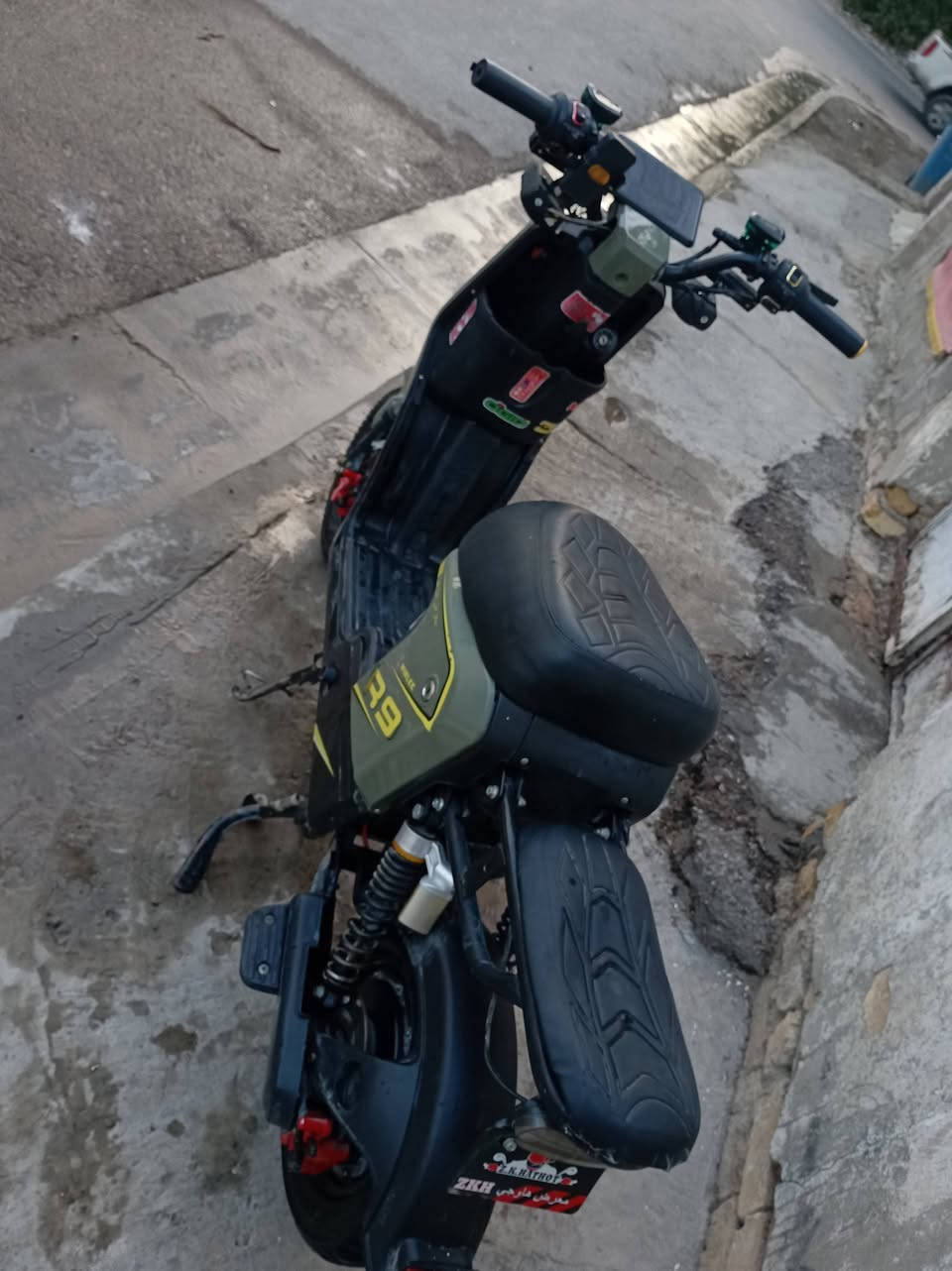 سلام عليكم دراجه البيع بطاريات كبار فول مواصفات بيها اشاير كلشي شغال بيها وسله ولمرايات موجودات سعرها 425وبيها مجال عنواني بغداد الجديده رقم الهاتف ***********والشراي يراسل
