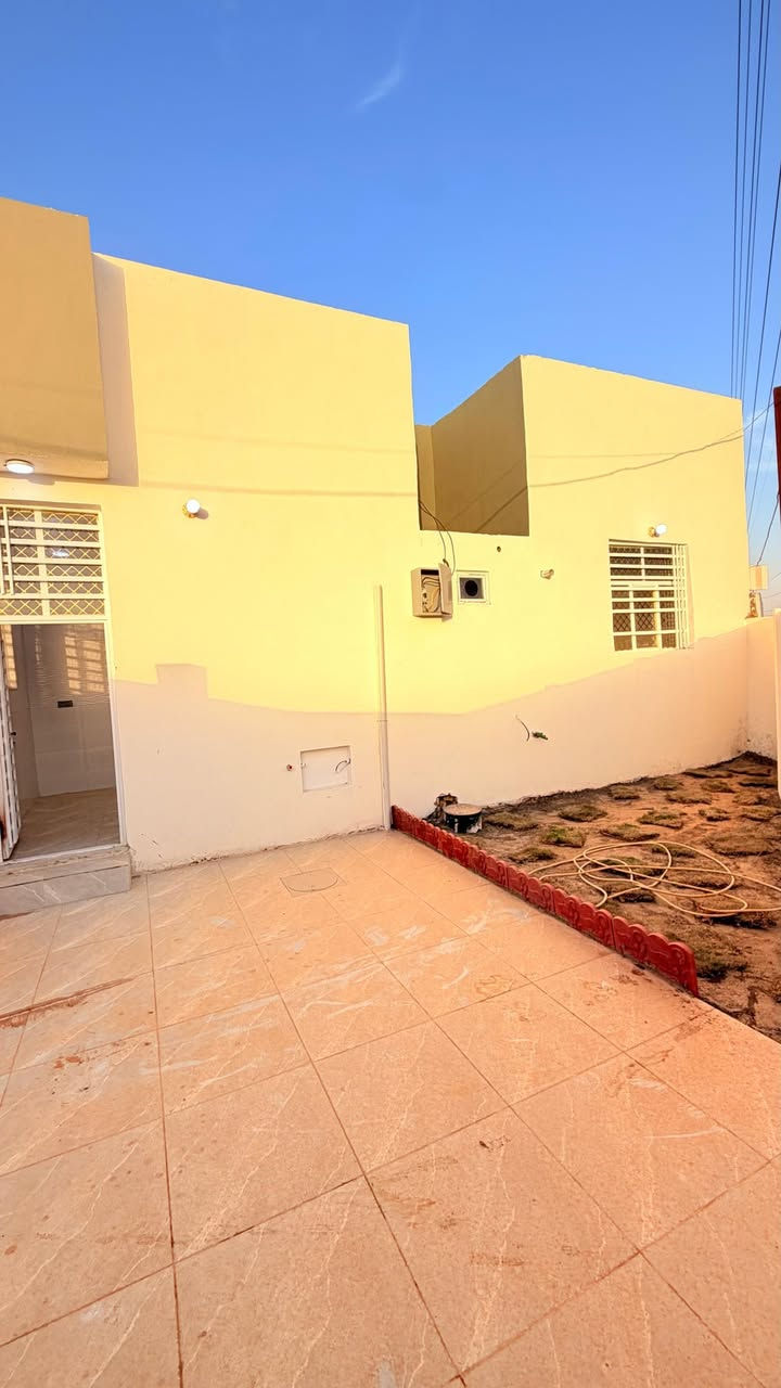 بيت 100 متر. للبيع
بناء درجه اولى جديد بعده ما مسكون 

يتكون من غرفه نوم وصاله ومطبخ وصحيات 

وحديقه ٣٠ متر 

مكانه 

حي ميسان شارع ٦٠ قرب سكله الكرعاوي 

السعر   31 

لاستفسار ***********
