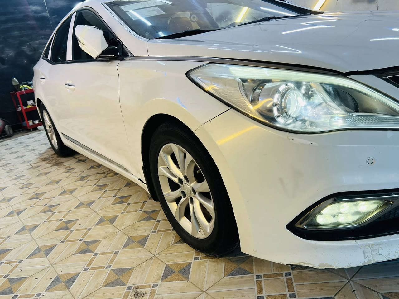 سلام عليكم
ازيره موديل15  فول مواصفات ماعده البنرامه 
سياره جاهزه من كلشي ربع ماذب عليهه مكينه كير حداديه تبريد كله جاهز  بيهه صبغ جاملغ خلفي بدون دواخل والباقي مكفول 
مكان السياره دوانيه مهناويه رايديها ب118 اني مكلف بلنشر ‭0786 286 9693‬
