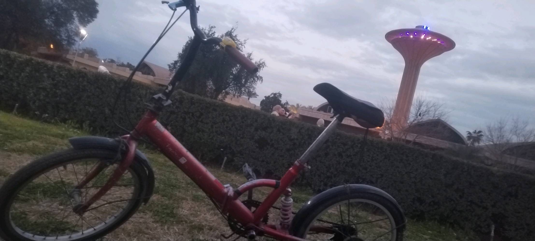 بايسكل حجم ٢٠ عملي ياباني
البايسكل يرادله مكينه وبريك
ينطبك طبكتين  بي دبل خلفي
ب ٣٠ الف وبي 
 مجال لان شويه يرادله تعديلات 