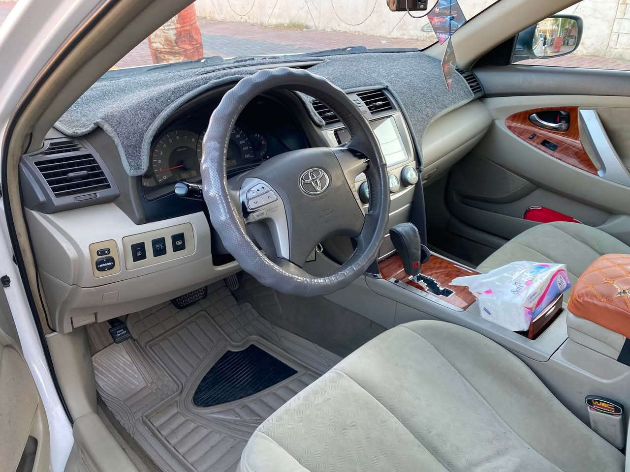 كامري خليجي GLX 2008
بيها باب خلف السائق معدل بارد
وجاملغ امامي شبر معدل حار 
السيارة نضيفه ومال بيت
السعر 105 وبيها مجال 
العنوان صلاح الدين تكريت
الرقم ***********
