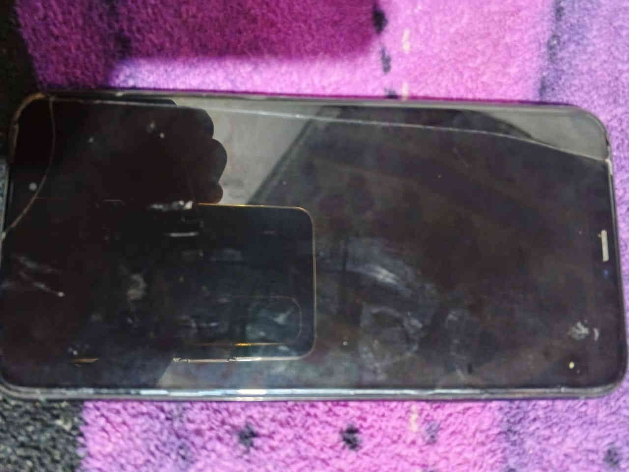 آيفون ١١برو ماكس ذاكره ٥١٢ محدث آخر تحديث ضهره مكسور الشاشه بيه فطر ومفتوح تخطي وسعر خاص وجهاز بلادي مايدل بيه شي بطاري ٧٦ وتساب موجود ***********
