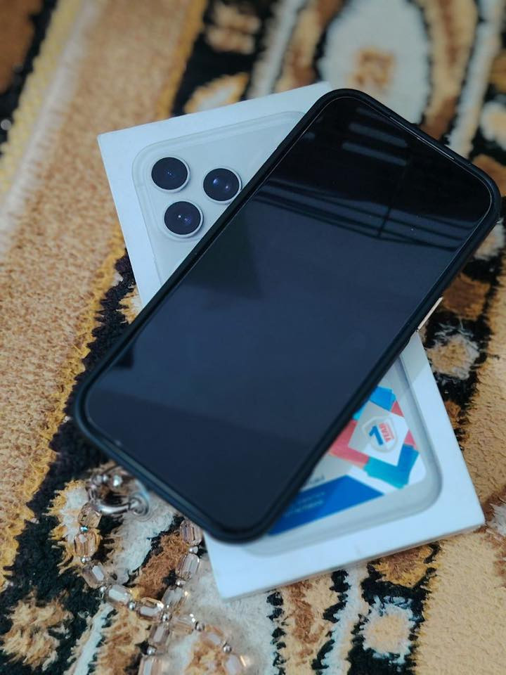 صار شهر مفتوح جديد ذاكره 256 eism شريحه الكترونيه استخدام بالبيت فقط كامل لاصق حمايه ولاصق عدسات جديده وكفرات شركه اصليه 1850 قفل بدون عمله 
***********
