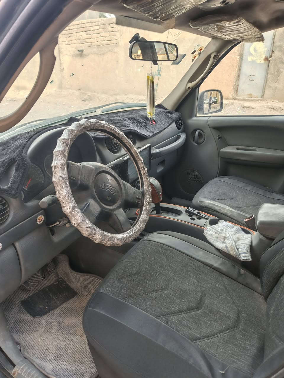 سلام عليكم جيب ليبرتي ستيشت مودين 2005 رقم بصره دولي شرط تحويل كير ومحرك شرط 6 سلندر كهربأيات كلهه شغاله وتخم تاير حداده جديده دواخل جديده السعر 60 وبيه مجال عنوان بصره زيير ‏‪***********‬‏
