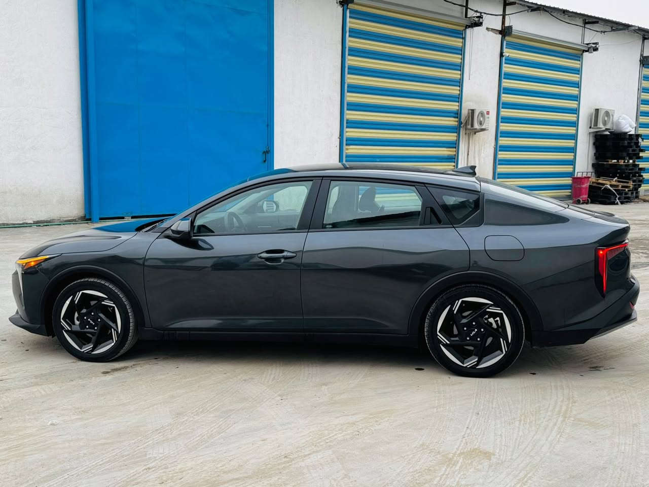 يا الله
كي فور 2025 k4 نفطي بعدها زيرو 
بدون ايرباك بوضع الوكالة 
محرك : 2000 دوش 
وارد : اميركا 
عداد مشي : 11 الف 

مواصفات  Ex
1_بصمة 
2_تشغيل عن بعد 
3_ بصمة ابواب 
4_ بصمة جنطه 
5_شاشه متصل حجم كبير 
6_فول قيادة ذاتيه مع تحديد مسار 
7_فول تحكم ستيرن 
8_تبريد متصل مع شاشه لمس 
9_منافذ شحن خلفية 
10_سايد بريك كهربائي 
11_مانع انزلاق 
12_نقط عمياء 
13 _ تحكم وضعيات قياده
14_رادار امامي وخلفي وجانبي 
15_فول حساسات توقف ذاتي 
16_لد امامي مع عدسات زنون
17_لد خلفي 
18_شحن واير لس 
19_كامره خلفية دقه hd 
20_ويل كب بلاد 

مرقم اربيل كامل ( تحويل مباشر )
حادث سياره جاملغ وطرف بنيد 
بدون ايرباك 
باقي سياره كفاله عامه ع اخير 

عنوان :كاظميه جكوك 
السعر 182
استفسار :***********
