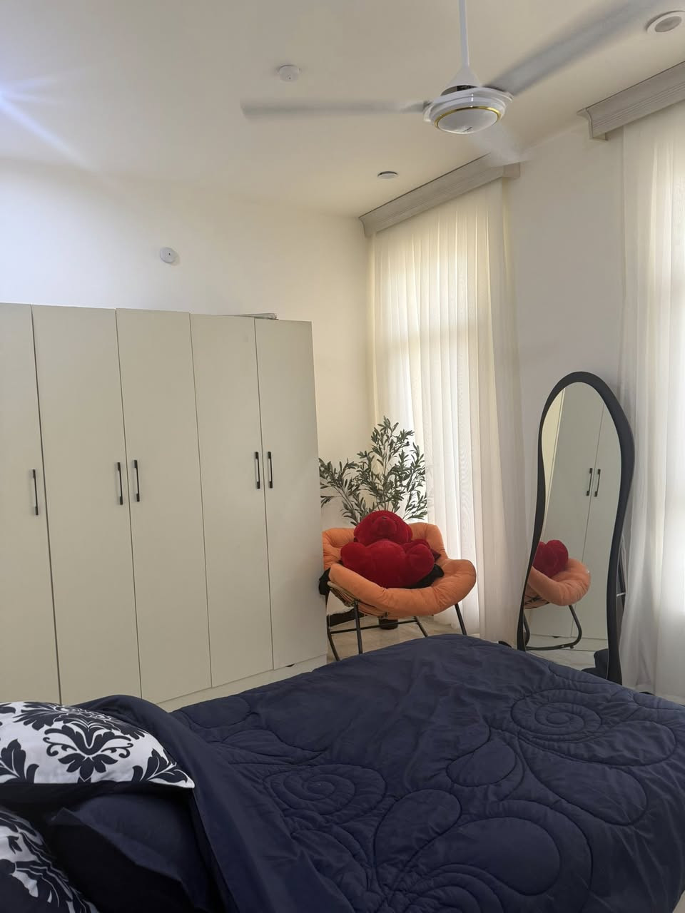 ممول
🏠 بيت للإيجار اليومي والأسبوعي – شهر عاشور فقط

بيت مؤثث بالكامل للإيجار في منطقة الجمعية،  مقابل مول الحارث يبعد حوالي 15 دقيقة مشي عن الحرمين 🌙

📐 المساحة: 70 متر
🏡 يتكون من طابقين ويحتوي على:
• غرفتين نوم
• صالة
• مطبخ
• حمام

✅ البيت كامل ومؤثث من جميع الاحتياجات
✅ الكهرباء 24 ساعة ما تطفي
✅ السبالت تعمل على المولدة أيضاً

📸 الصور موجودة على الخاص
📅 الحجز متوفر فقط خلال شهر عاشور
📞 للاستفسار والحجز:
***********:
