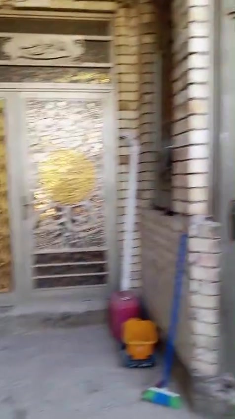 دار للبيعالمساحة: 140 مترالموقع: شارع الوائلي – فرع حميد أبو جام

الدار طابقين ويتكون من:

الطابق الأرضي:

استقبال

صالة

مطبخ حار وبارد

غرفة

صحيات خارجية

صحيات داخلية

الطابق الثاني:

ثلاث غرف

مجمع صحيات

الدار مرتب وموقعه جيد.للاستفسار والمشاهدة يرجى التواصل على  ***********
