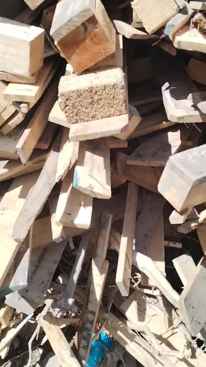 سلام عليكم
لوح خشب نجاري ثقيل وخفيف شلك كميه كبيره سعر القطعه 250 دينار شلع بغداد البياع ***********
