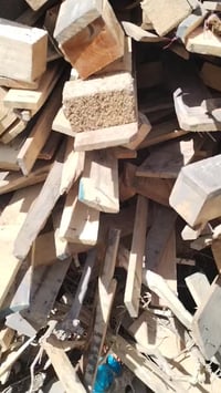 لوح خشب نجاري ثقيل وخفيف شلك كميه كبيره سعر القطعه 250 دينار شلع بغداد...