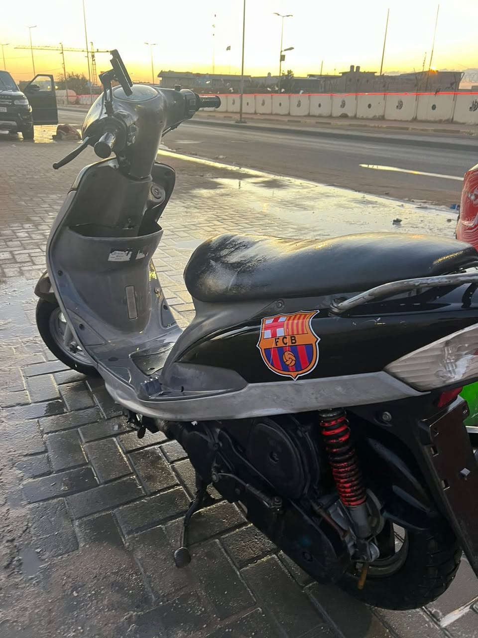 دراجة نضيفة حيل نقصها فقط اشاير ومشيها حلو ك معدل وشلعه الدراجة مكينه مجفته بس الله شاهد علي تجفيت راقي سعرها 800 وبيها مجال للشاي وهذا الرقم للاستفسار ***********
