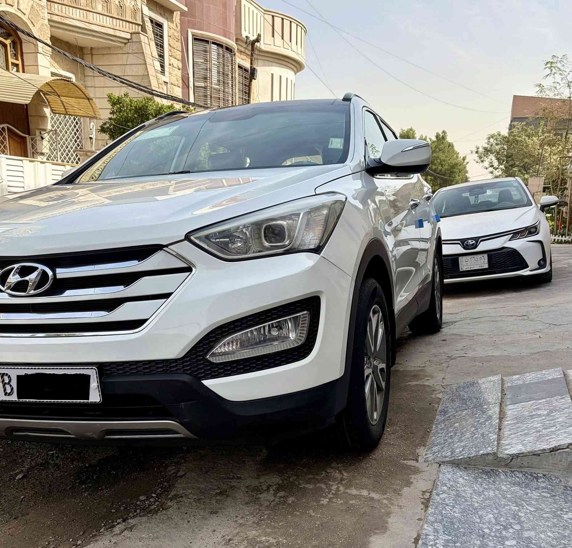 هونداي سنتافيا ( ٢٠١٣ ) خليجية رقم بغداد الدولي الجديد ( بأسمي) هزة جديدة وسنوية جديدة . ماشية ( ٨٧ ) ألف كم مكفولة من الضربة والصبغ حتئ الدعاميات مابيهن صبغ فقط بارد قليل .  السيارة ٧ راكب  / ٣ قطع تبريد  / داخل جلد بلادي قرميدي  / بانوراما   . محرك ٤ سلندر لاصرف ولا تبخير وتخم تاير نكسن وتبريدها ثلج وكهربائيات جاهزة وعدتهاكاملة وسويجات ريمونت عدد ( ٢ )  . أخواني السيارة أستلام علئ أيدنا من الشركة وحاليا جاهزة بدون أي نقص وللتواصل ( *********** ) وعنواني بغداد - الكرادة  .
