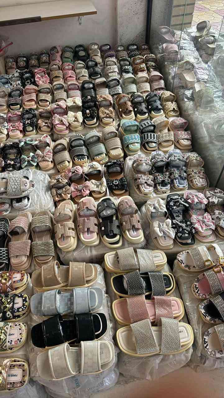 بسم الله 
يتوفر شحاطات
 رجالي🩴
 نسائي 👠🥿🩰
و أحذية بالة رجالي نسائي👞👟🥾
اسعار الشحاطات  مثل ما موضح بالصور
العنوان الحويجة السوق الكبير فرع البالة محل رقم 78(محل السيد)

(ملاحظة  متواجد من ٩ صباحا لحد آذان المغرب، ومن بعد أذان العشاء لحد ١١ ليلاً)


**إذا كنت صاحب هذا الإعلان وتريد حذفه لأي سبب، رجاءا أرسل رسالة إلى الدعم الفني**