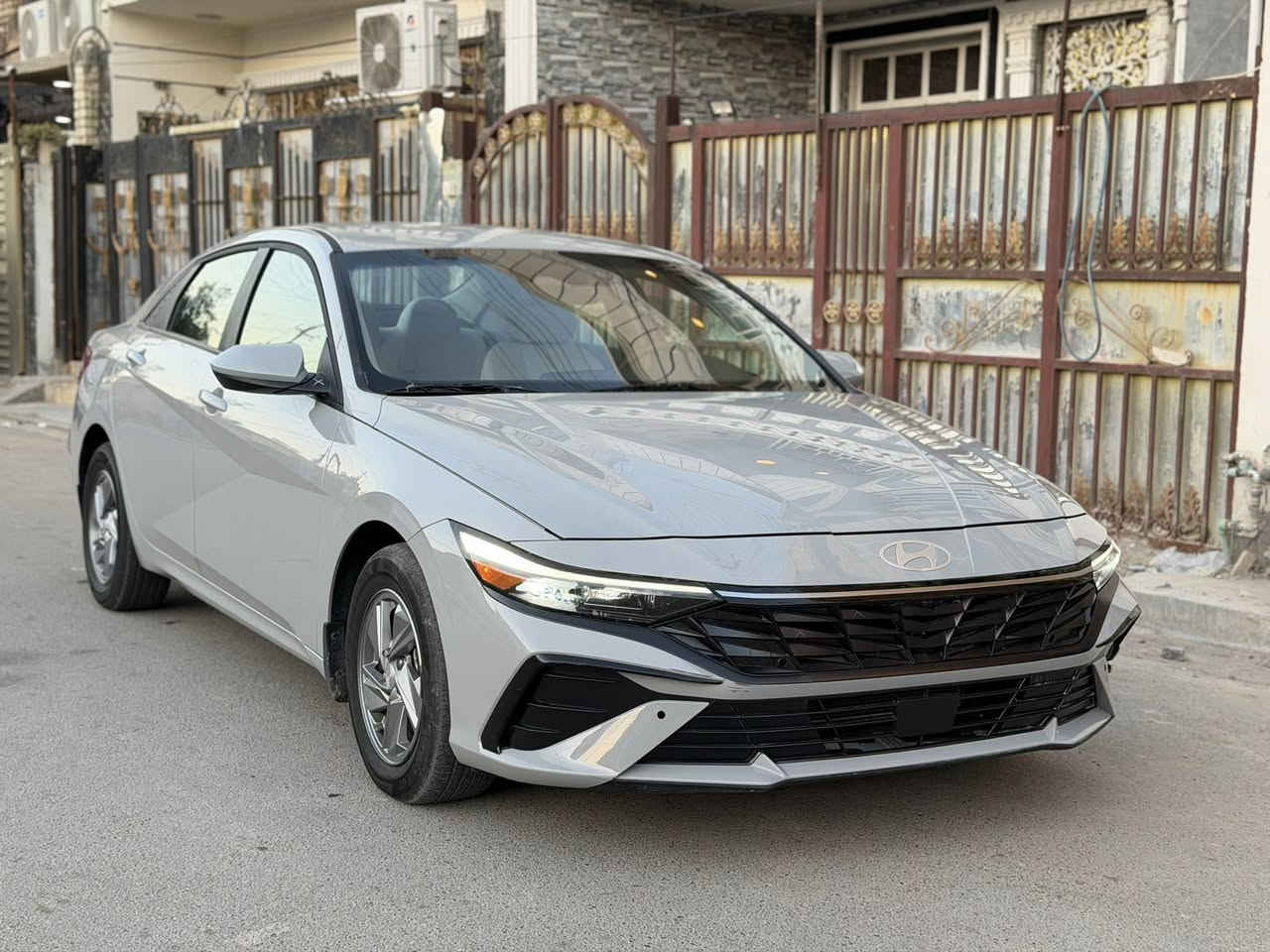 السلام عليكم للبيع فقط 
النترا موديل 2024 لون سمنتي
ماشيه 19 الف بدون حادث بسيط
موضح بالصور بدون ايرباك بدون دواخل 
جاهزه وجديده دخول جديد بسمي بدون رقم 
السعر 146 
العنوان بغداد بلديات 
الهاتف ***********
