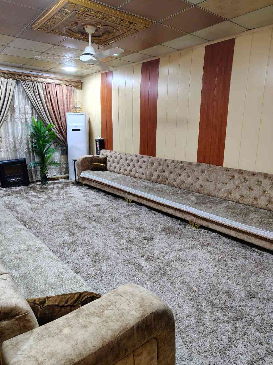 #عروض_مكتب_الإطار_الذهبي
دار للبيع حي الاعلام 
200متر واجهه 10
محدث بالكامل طابقين 
طابق الاول غرفتين هول استقبال صحيات مطبخ وكراج 
طابق الثاني غرفتين هول وصحيات

للاستفسار زياره المكتب حي النور قرب ملعب الكلاسيكو
او الاتصال على الارقام التالية 
متوفر واتساب 
***********
***********
