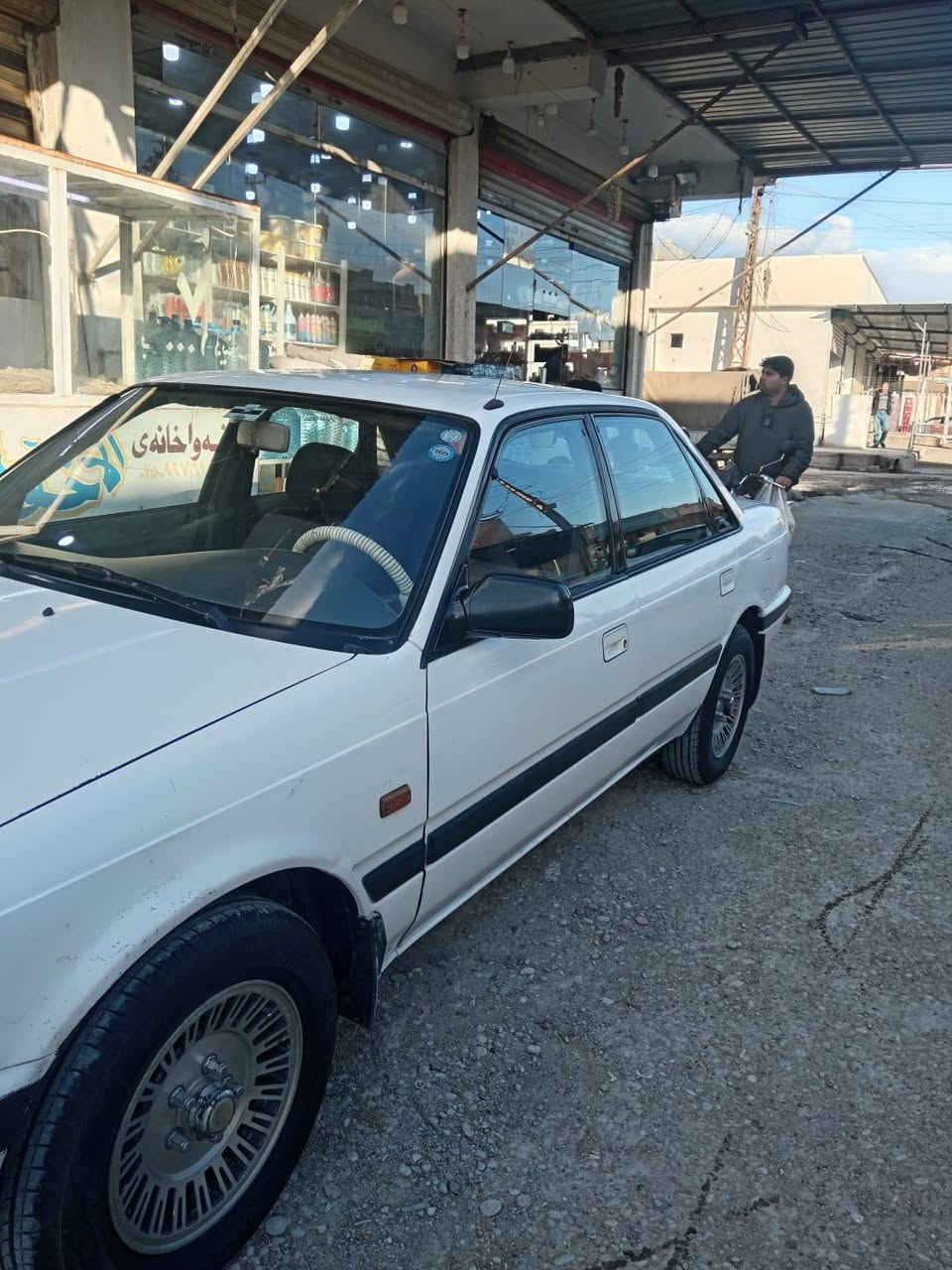 موديل 90 محرك 8 باخ جاهز على بلاد بدون صبغ سنويا لحد 2030 بيها كابون بانزين بأسمي شرط تحويل او وكالة . كهربائيه كلها شغال على بلاد اربع ابواب كهرباء واهم من كل شي تبريد يعني كامل صدر جديد بدون اي نواقص 🫡🤩*********** كركوك, العراق
