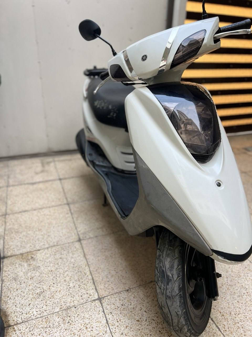 سلام وعليكم دراجه بريز للبيع مكفوله مكيناه وكفرات مختمه وختم واحد بريك لمامي دسك ودراجه كابريتر وياة المكاتبه والمنفيس وثنين سويچات كهربائيات شغاله السعر مليون وبيه مجال للشراي العنوان بغداد مدينه الصدر الرقم للستفسار ***********
