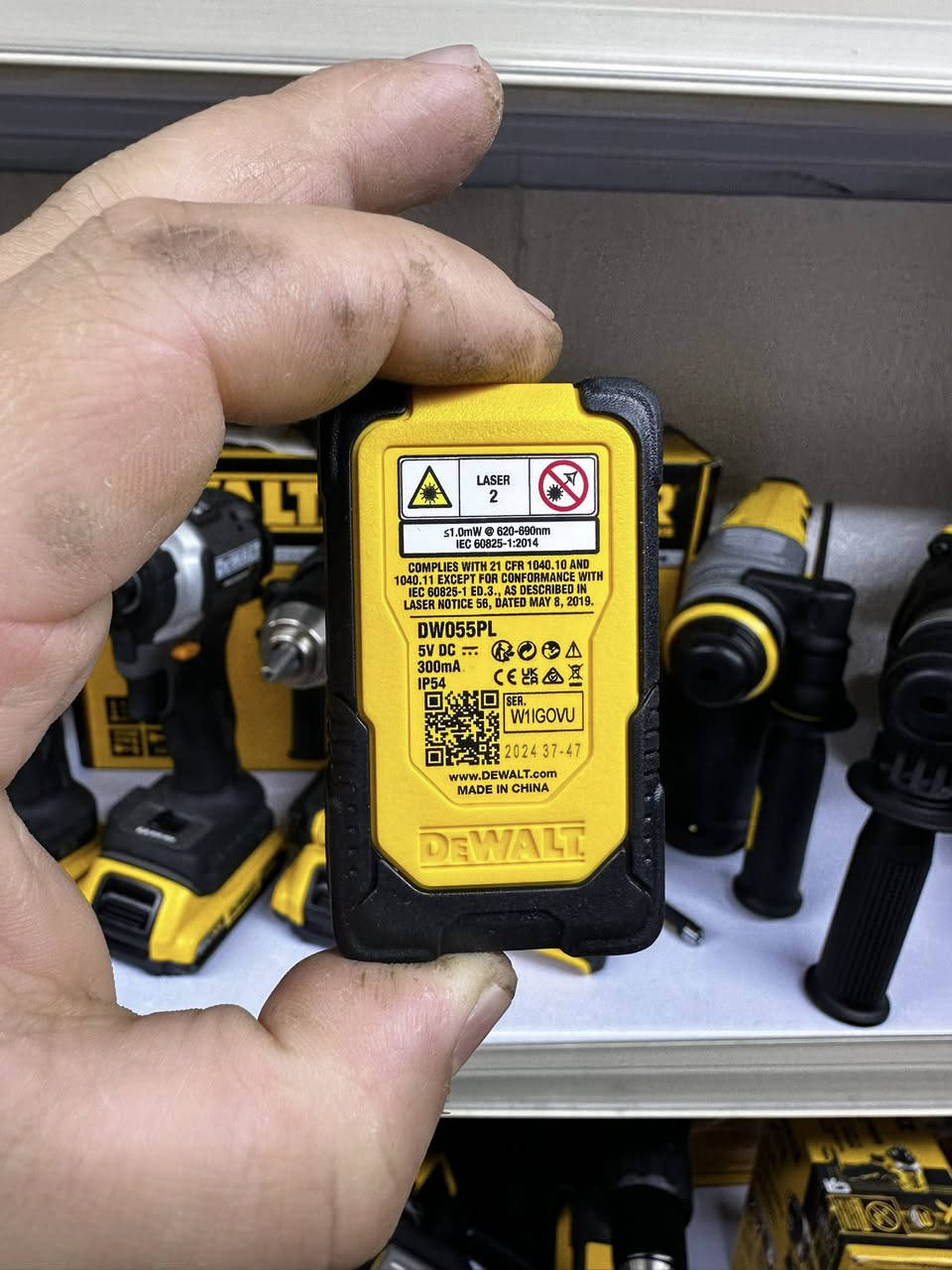 سلام و علیکم مترە لیزریە شحن من شرکە دیوالت اصلی 
جدید لوک بحجم کلش صغیر و حلو 
الی یریدە هاذی واتساب ***********
توصیل موجود
