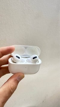 ايرپودز پرو الجيل الأول نضافة90‎%‎ اصلية وين ميعجبك افحص بدون ملحقات ل...