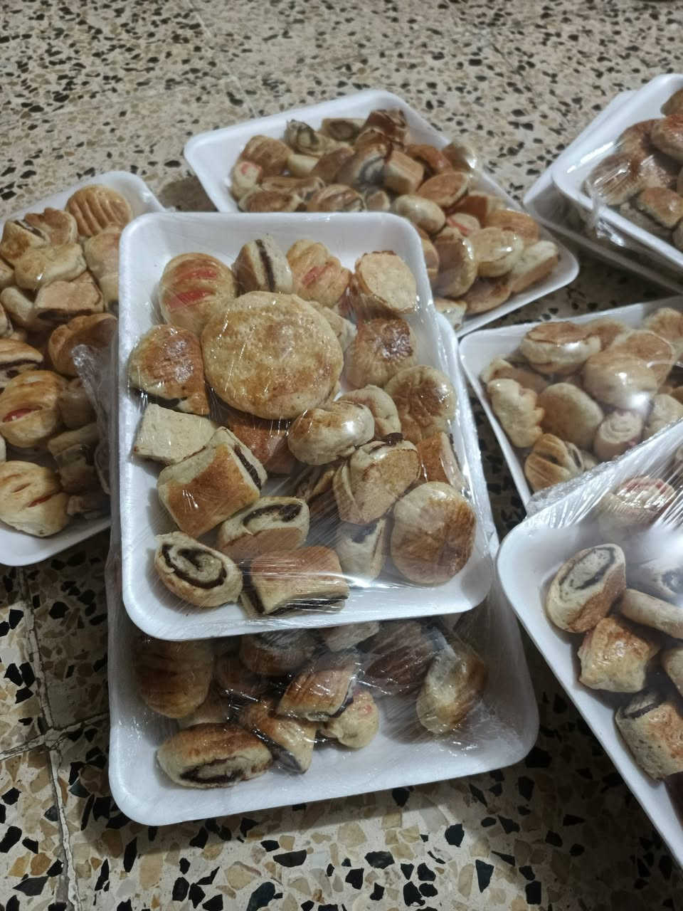 تم بعون الله فتحنا حجز كليجة العيد كليجه اهلنا 
قائمه الاسعار 
حشو جوز ب8
حشو تمر 7
حشو حلقوم 6
حشو السمسم والمبروش الكيلو 6
الخفيفي محشي تمر 7
خفيفي ساده 5الكيلو 
وعدنا عرض كل 5كيلوات مشكل او انتو تطلبو  شنو المشكل 
***********
