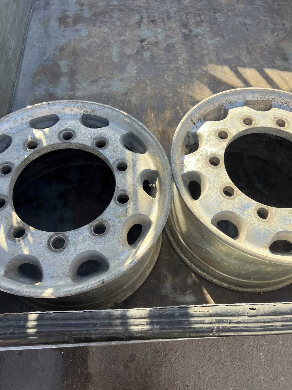 ويلات للبيع 
العنوان البصرة 

‭0771 200 7421‬

0780 121 8988
