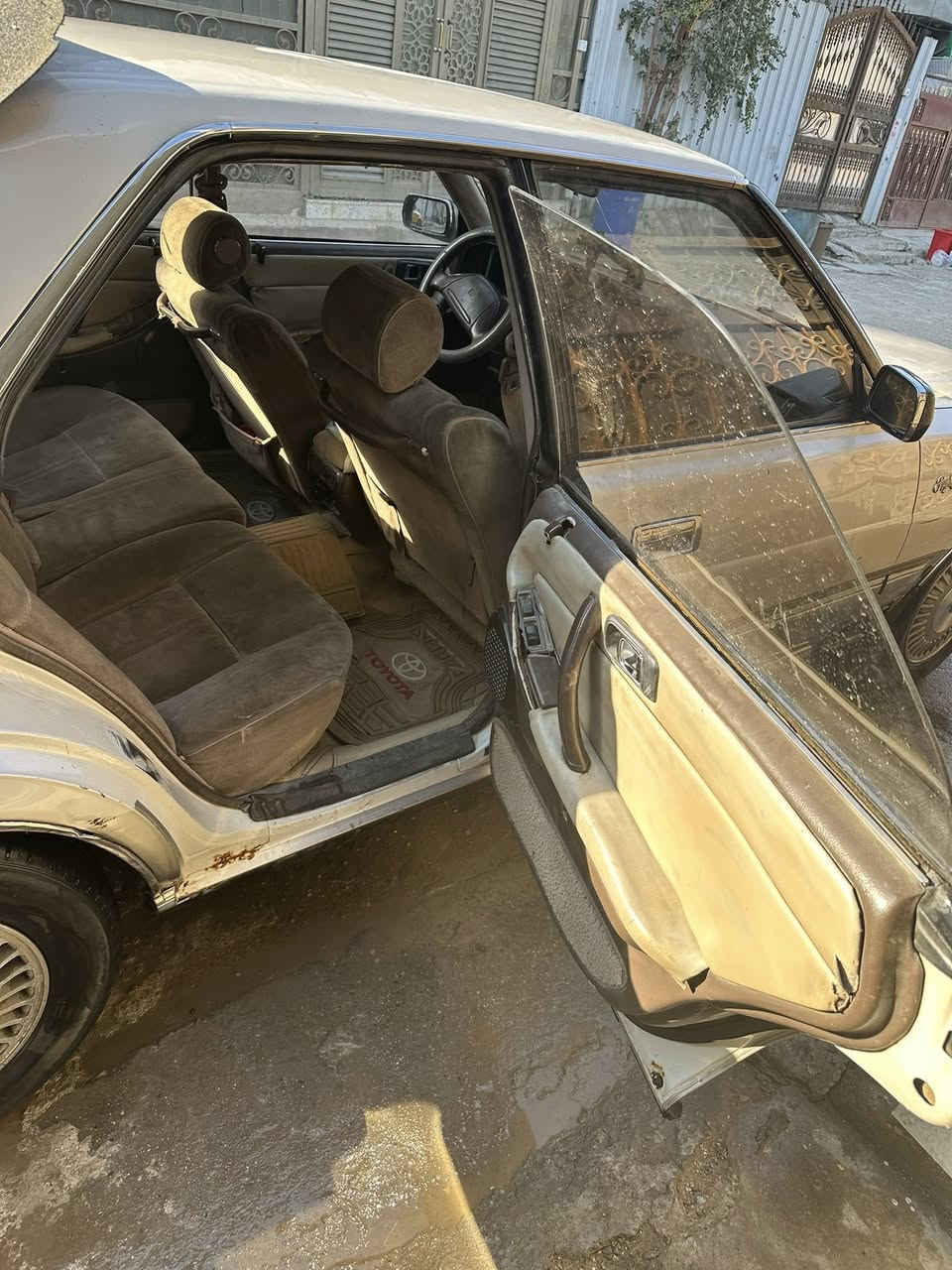 سلام عليكم ورحمة الله وبركاته هارتوب للبيع السعر 35 بي مجال موديل 1991سياره خير من الله مثل ماواضحه كدامكم صدرها زين كير ميكنه خير من الله داخلها نضيف كشرتها نضيفه بيها شويه اخياسات شي قليل  رقم اديالئ  رقم انكليزي  مكان بغداد العبيدي اي استفسار على هاذا الرقم ***********
