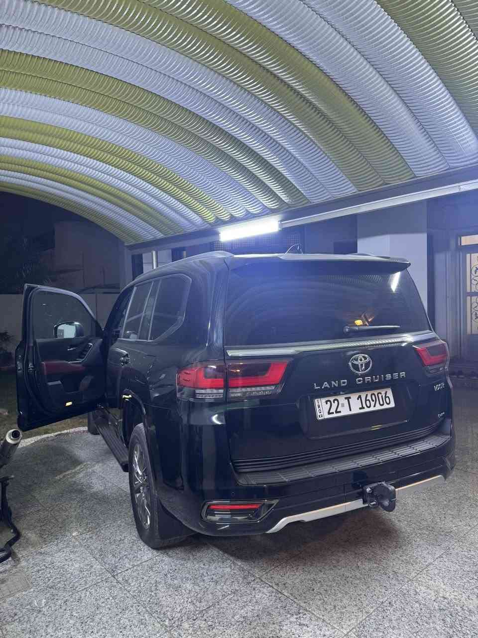 سلام عليكم من رخصه ادمن 
لاند كروز  VX.R هايبرد 2025
ماشيه 5.000k
سعرها 10دفاتر و25ورقه
للتواصل ***********
