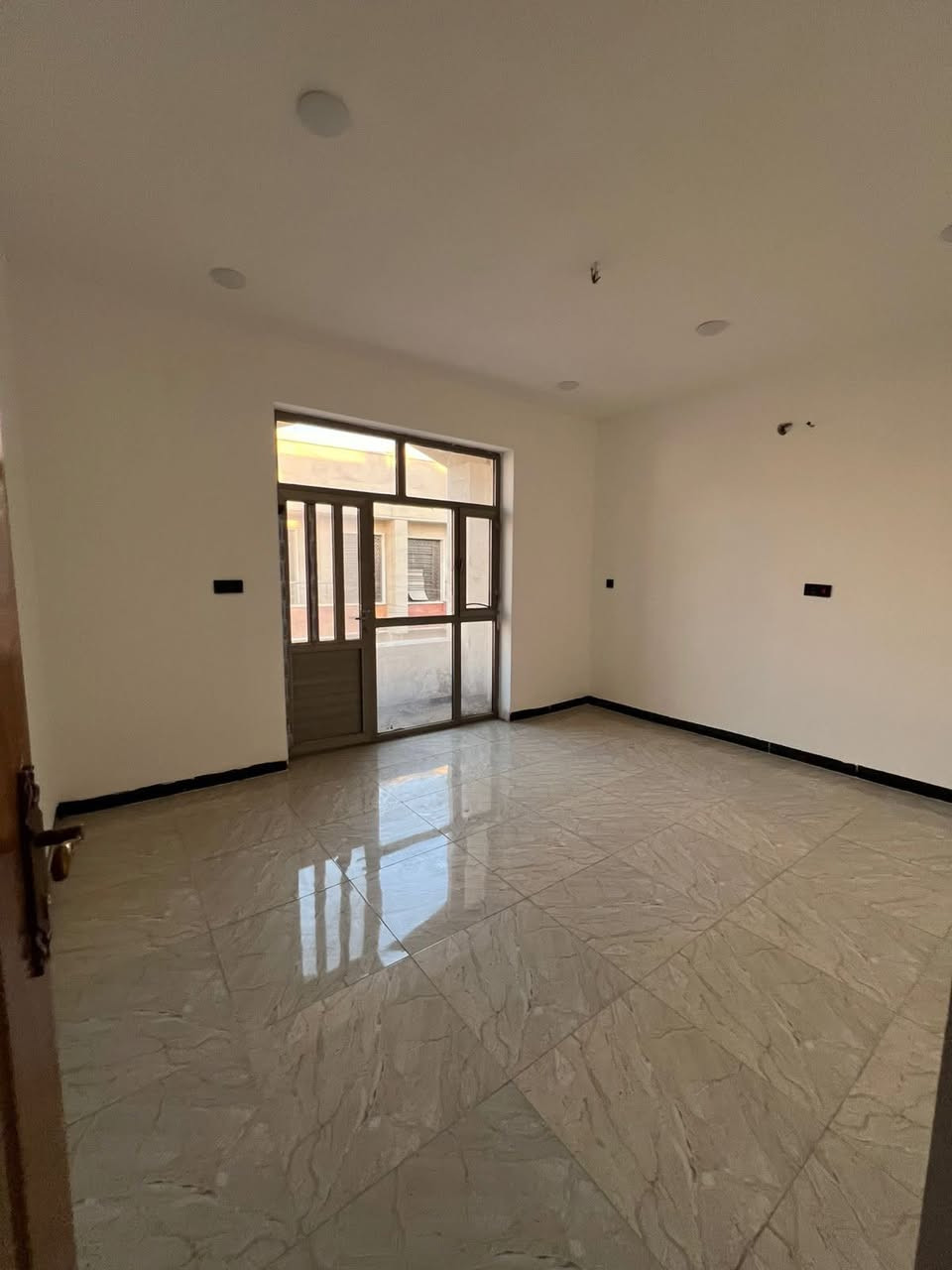 🔴#للإيجار__في__السيدية🔴

🏡بيت 50متر  للإيجار

🔹2 غرفة نوم
🔹صالة 
🔹مطبخ
🔹خدمات
بدل الايجار 750 الف 

للتواصل ***********📞.
