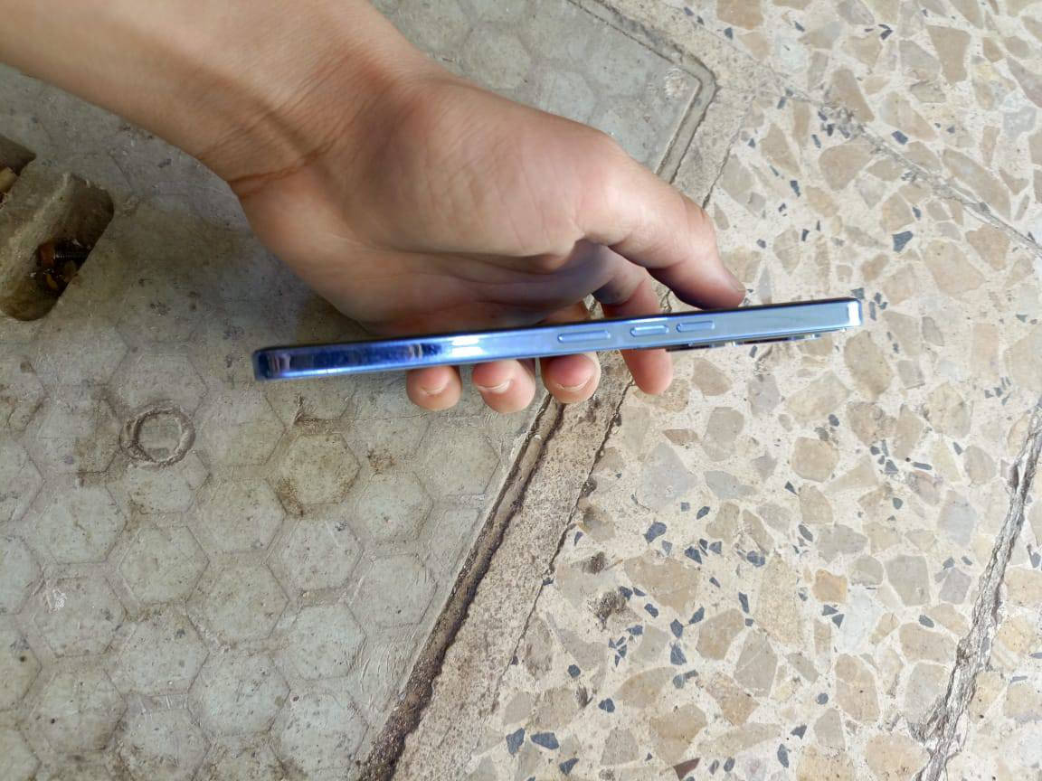سلام عليكم
تليفون تكنو كامون20برو 5G
ذاكرة 256
جاهز نضيف
مستبدل فقط ايسي شحن 
ببجي 90فريم
جهاز خير من الله
محتاج وريد ابيعه
سعر 160
وياه شاحنه عاديه
رقم***********
او طب خاص
مكاني بغداد دوره ابو دشير
