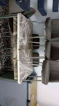 ميز طعام • قابل للتوسيع • ٦ كراسي