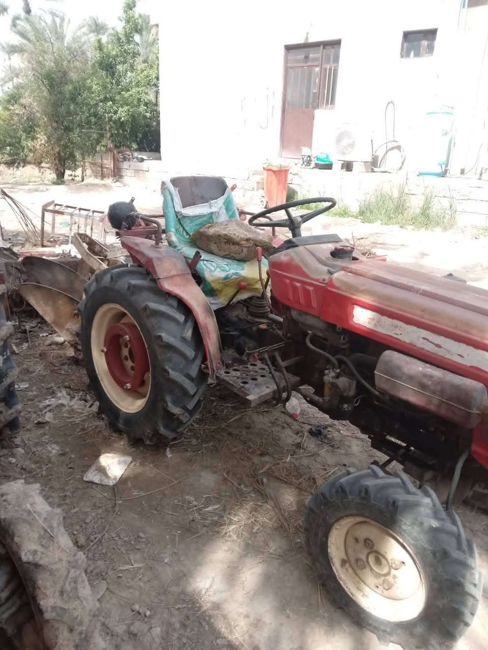 سلام عليكم للبيع كاروبة شغاله كير وضع شركة 3سلندر مع رافوسة تخم تاير ***********
