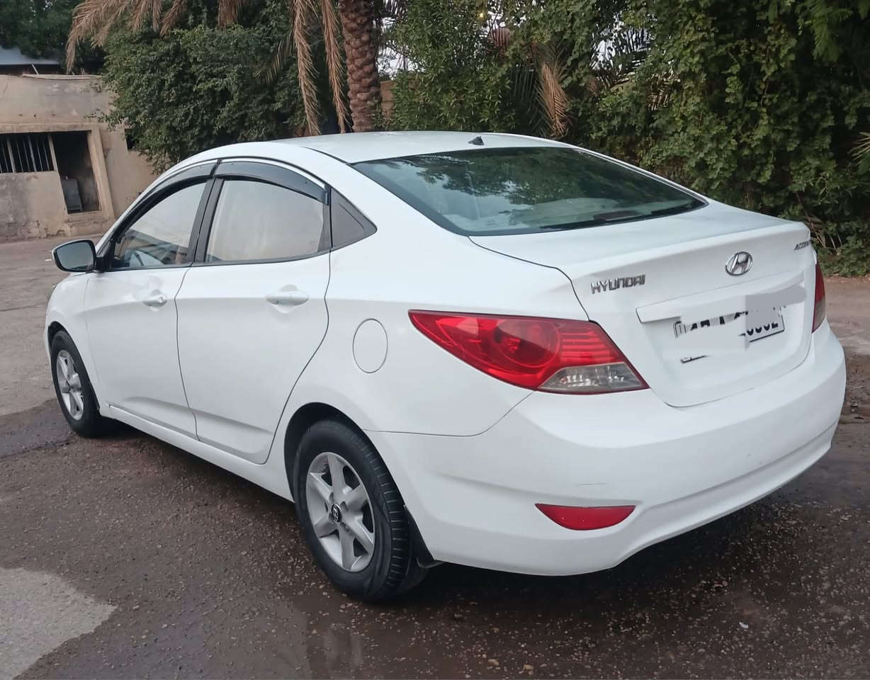 السلام عليكم ...للبيع أكسنت موديل ١٣ رقم مثنى انكليزي  هزة جديدة سنوية لل ٢٩ مداور ثاني يوم ... مصبوغة عام للجمالية بسبب شخوط ودحجات بدون ضربة .بيها مكانات معجون قليلة . مكينة ١٦٠٠ دوش ويل كب  أشاير بالمري شاشة وكامرة وحساسات خلفية حدادية وتايرات وباتري رحمة من الله ....( ملاحظة المكينة والكير والتبريد شواصي و لغود  والحوض والعيب الشرعي والاصوليات مكفولات )  السيارة جاهزة مابيها نقص السعر ٨٥  قفل قفل بدون عمله  مكاني النجف للاستفسار الاتصال على الرقم ( *********** )
