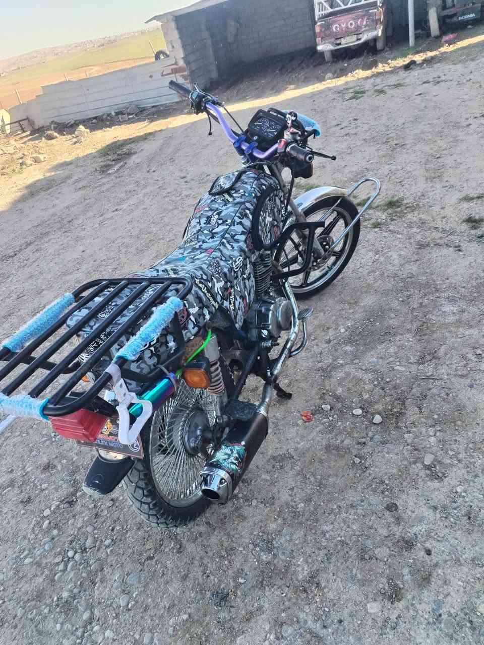 السلام عليكم ماطور سيفان للبيع موديل 20وايرمنيه كلها تشتغل تواير جدد سلف شغال سعر  330بي مجال للستفسار تصال علا رقم ***********مكاني بل كسك
