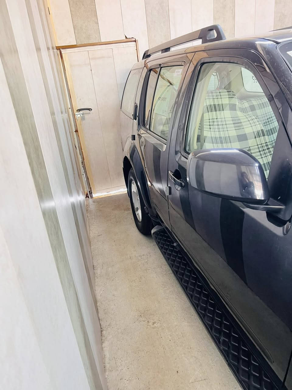 سلام عليكم باتفيندر مديل 2008 السياره نضيفه 
مكينه و كير تبريد تدفأه وصدر امامي خلفي تخم تاير وكهربائيات كله جديد وشغال ما بيها أي نقص 
7راكب 3 قطع تبريد 
رقم بغداد 
يوجد بيع ومراوس 
الرقم ***********
