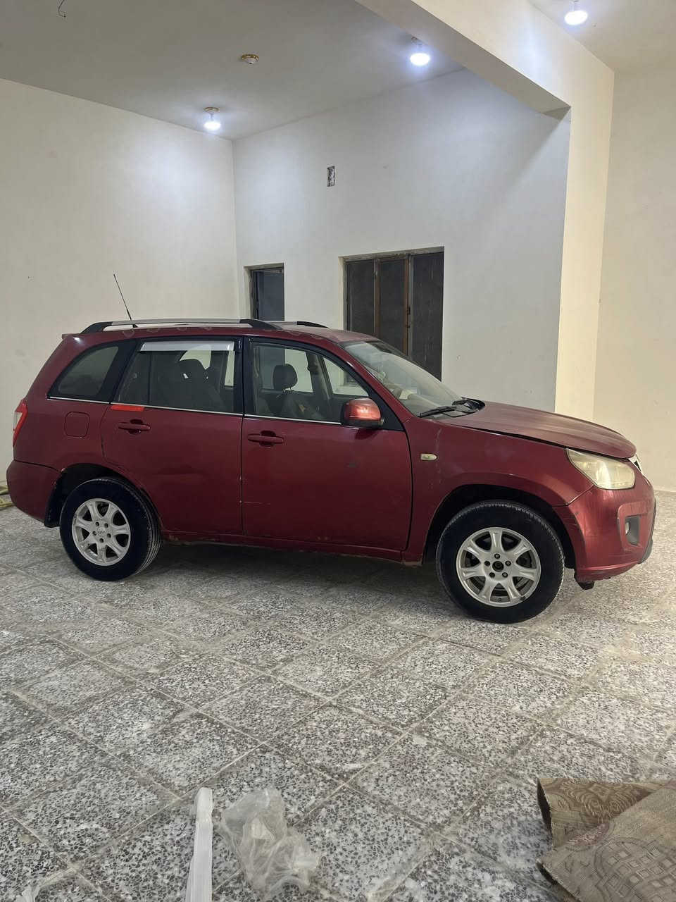 سلام عليكم 
شيري تيكو 2014 بصرة 
مكينة 2000 كير ميكانيكي 
المكينة تشتغل بيها اويل بم ضعيف 
كلوبة يشتغل ويطفى الكير جديد قبل شهرين شادة مكفول حدادية زينة تايرات نضاف كهربائيات كلها شغالة الكشر مكفول من العيب الشرعي بيها صبغات خياسات 
سنوية منتهية 2024 السيارة باسم شركه مسددة وعندي كتاب رفع الحجز وعندي رقم المعتمد وكيل الشركة الي يبصم للتحويل موجود الولد بس الضابط الي ساحبها من الشركه راح مني رقمة من اهل البصره هوة ابيع هيج واقع حال والي يدورة يلكى لان ضابط بس اني مشغول ما فارغ الها داكها بلمرور ما عليها اشارة حجز ولا شي 
السعر(30)وبيها مجال حم الجيه بس مكان السيارة ميسان العمارة رقمي 
***********
الي مو شراي رجاء لا يكسر سعر ولا يسوي نفسة خبرة اي تعليق سلبي مردود ع صاحبه
