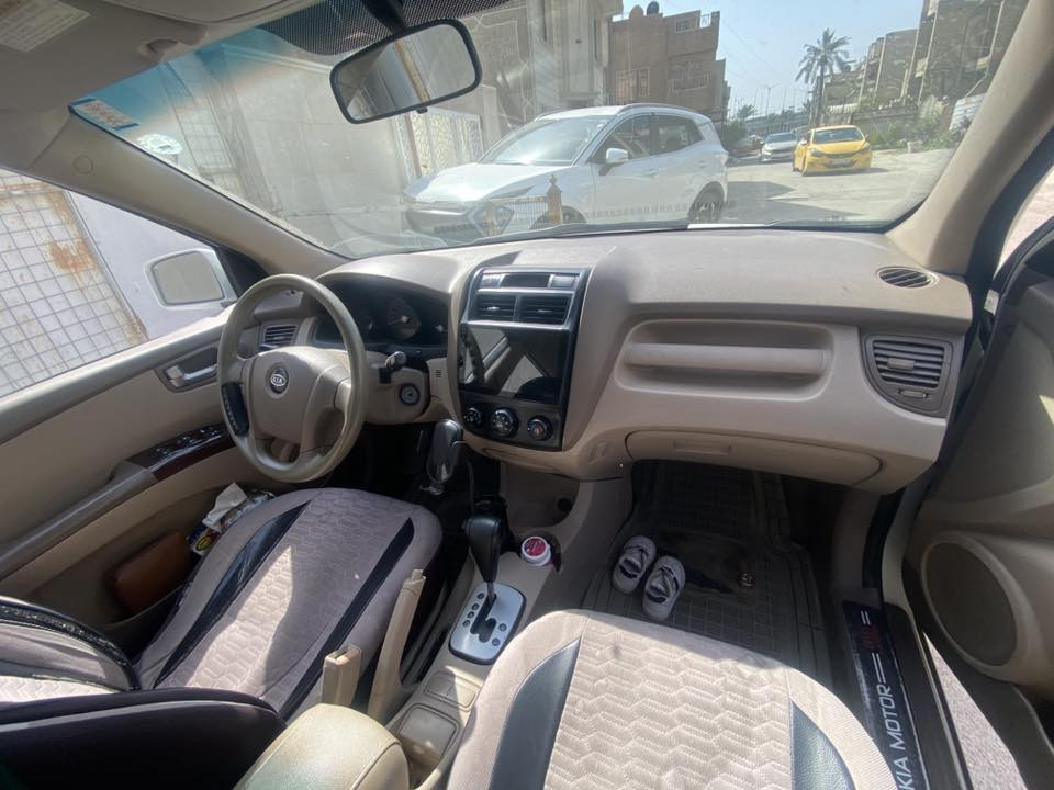 السلام عليكم سبورتج 2010 مكفوله من الضربه وصبغ وارد خليجي مكينه 2000 كير مكينه صدر تايرات مكفوله فتحه شاشه كامره سياره جاهزه السعر 120 وبيه مجال *********** 
*********** 
بغداد شارع فلسطين
