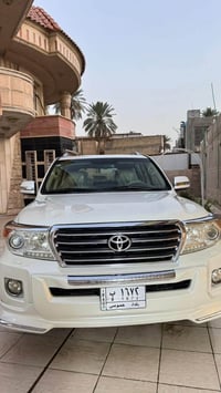 لاندكروز للبيع موديل 2014 السياره نضيفه بمعنه الكلمه حجم المكينه V6 40...
