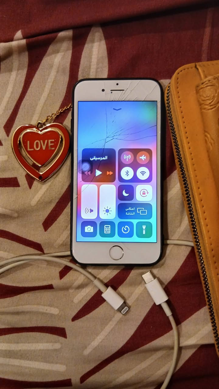 السلام عليكم ايفون 6 مثل ما موضح بالصورة والبصمة تشتغل بس محتاجة حديدة مال بصمة الي تكعد بضهر الشاشة والباقي كله شغال عدا البصمة مو عطل فقط محتاجة حديدة شغال سيم كرت واي فاي ما بي ايكلود سبب البيع محتاجة المكان بغداد قرب البياع يوجد توصيل عن طريق تكسي بلي


**إذا كنت صاحب هذا الإعلان وتريد حذفه لأي سبب، رجاءا أرسل رسالة إلى الدعم الفني**