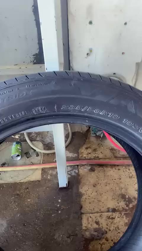 سبورتج توسانوحديث جارجر
تاير جدا نضيف نكسن كوري النقشه الجديده عدد 4وتايرات
لا يحتوي على أي ركعه بنجر
إنتاج 2024
تاير جديد جدا جدا نضيف
العنوان الامين الثانيه شارع الارامل مقابل مجمع الباشا التجاري
يوجد لدينا اكثر القياسات النضيفه 
هاتف ***********
